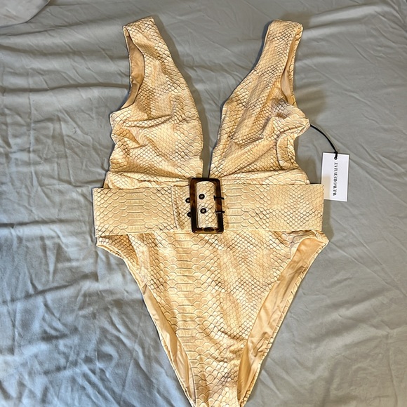Plunge Belted One-Piece Swimsuit - NWT - Picture 5 of 7